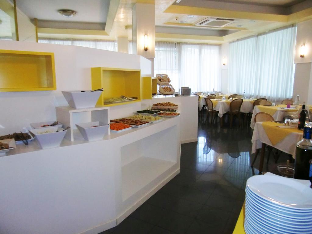 Hotel Desire' Риччоне Экстерьер фото